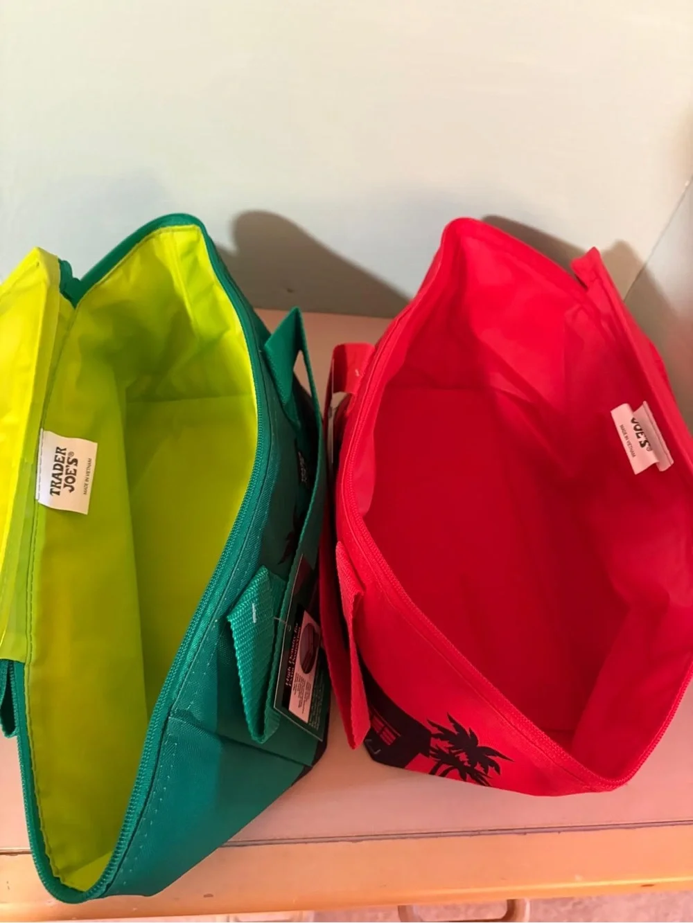 Trader Joe’s Pasadena Mini Insulated Bags Red & Green Set of 2 NEW Tags